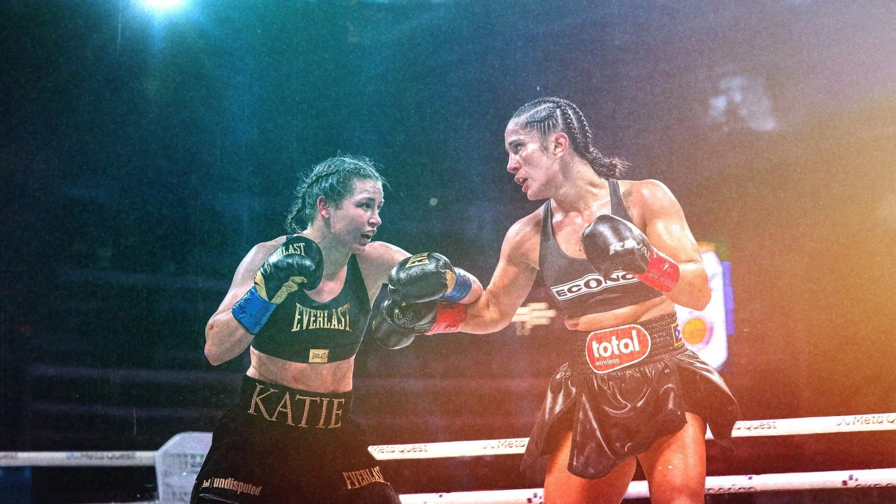 Đếm ngược: Taylor vs. Serrano